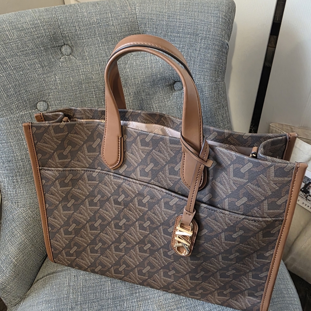 Mivhael Kors Brown Monogram Tote Bag - Picture 4 of 5